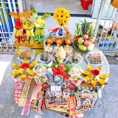 Một mâm cúng Tất Niên thịnh soạn, đẹp mắt không chỉ thể hiện lòng thành kính mà còn mang lại sự an yên.