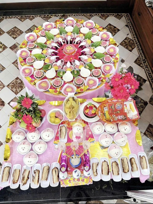 Mâm cúng thôi nôi bé gái tone hồng gói 4