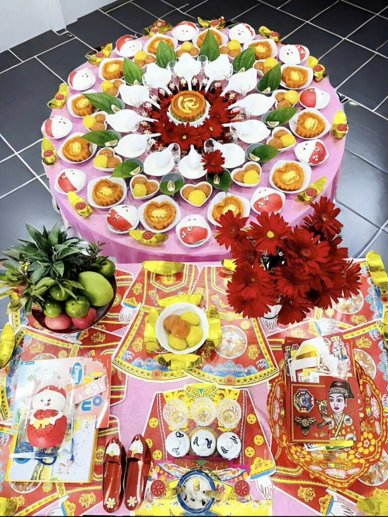 Tone Đỏ - B&eacute; G&aacute;i