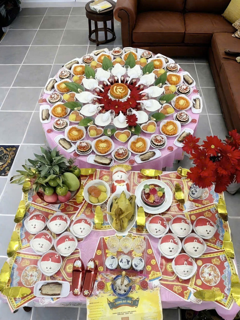 Tone Đỏ - B&eacute; G&aacute;i