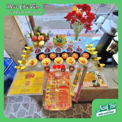 Việc chuẩn bị m&acirc;m c&uacute;ng giỗ Tổ nghề kh&ocirc;ng chỉ thể hiện l&ograve;ng th&agrave;nh k&iacute;nh đối với tổ ti&ecirc;n m&agrave; c&ograve;n gắn kết tinh thần cộng đồng v&agrave; nghề nghiệp